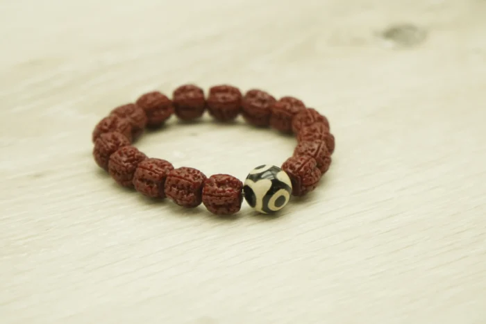 Vajra Bodhi & Dzi Bead Mala Flat View｜16x11mm Sacred Seeds with 14mm Heavenly Stone