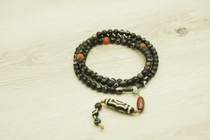 Sacred Tibetan Dzi & Zhanguo Bracelet Overhead｜8.4mm Holy Beads + 40mm Dzi Pendant + 21mm Zhanguo Protection