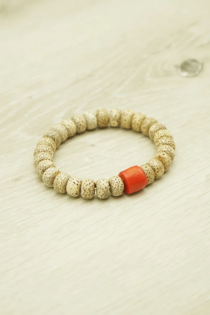 Vertical Close-Up of Bodhi Coral Mala｜7.5mm Star-Moon Patina + 14.7mm Translucent Coral Column