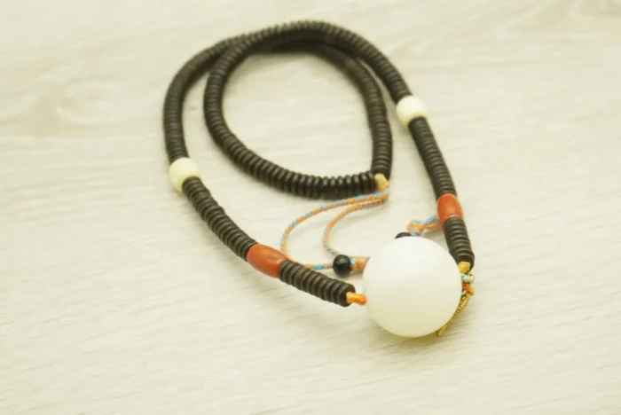 Coconut Mala Main Shot｜Tridacna Pendant + Carnelian & Mammoth｜Tibetan Handmade Tassels