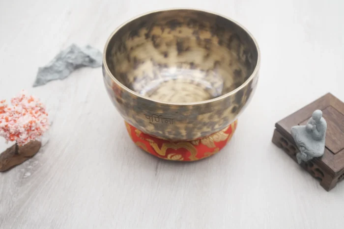18cm Tibetan Sea Wolf Star Singing Bowl Display - Hand-Hammered Copper｜Red & Gold Mat｜Eastern Buddha Statue｜Mini Peach Blossom Landscape