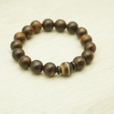 Wisdom Keeper Tibetan Wood & Agate Mala