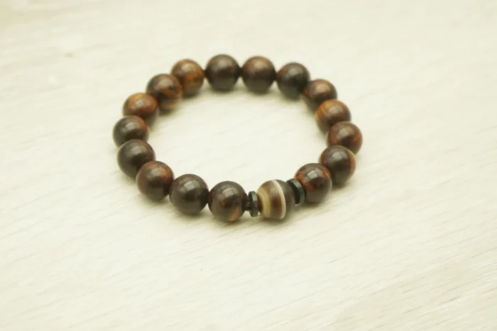Wisdom Keeper Tibetan Wood & Agate Mala